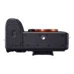 نمای دوربین بدون آینه سونی a7r iv - sony alpha a7r iv از پایین