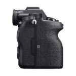 نمای کناری دوربین بدون آینه سونی a7r iv - sony alpha a7r iv