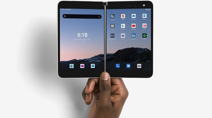 مایکروسافت Surface Duo