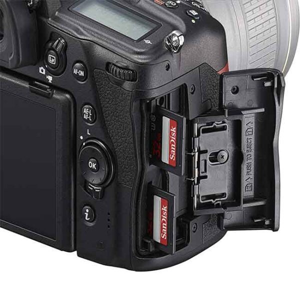 اسلات کارت حافظه دوربین نیکون d780
