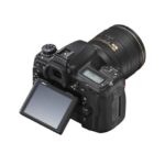 تصویر پشتی صفحه نمایش نیمه چرخان دوربین نیکون d780