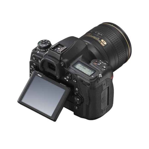تصویر پشتی صفحه نمایش نیمه چرخان دوربین نیکون d780