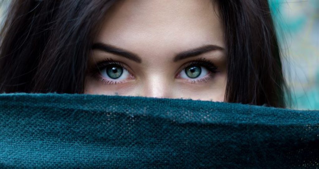 آموزش تغییر رنگ چشم‌ها با فتوشاپ