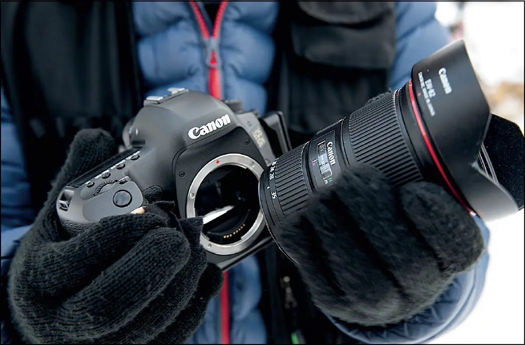 نحوه تعویض لنز دوربین های DSLR