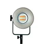 نمای جلوی ویدئولایت آراروکس VL200C RGB با رفلکتور عمیق و چیپ LED مرکزی، مناسب نورپردازی حرفه ای عکاسی و فیلمبرداری با قابلیت تنظیم رنگ RGB