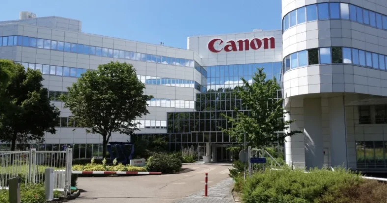 Canon Europe Has Stopped New Camera Shipments to Russia 800x420 1