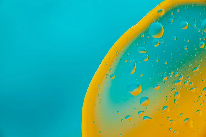 چگونه می توان یک عکس انتزاعی شگفت انگیز از روغن و آب ایجاد کرد