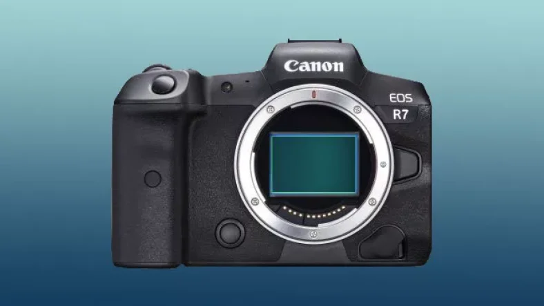 (ماکت Canon EOS R7) (اعتبار تصویر: Canon)