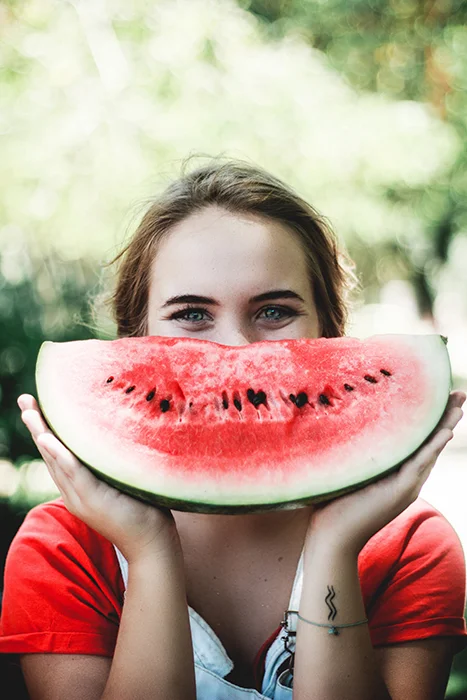 photoshoot ideas girl holding watermelon