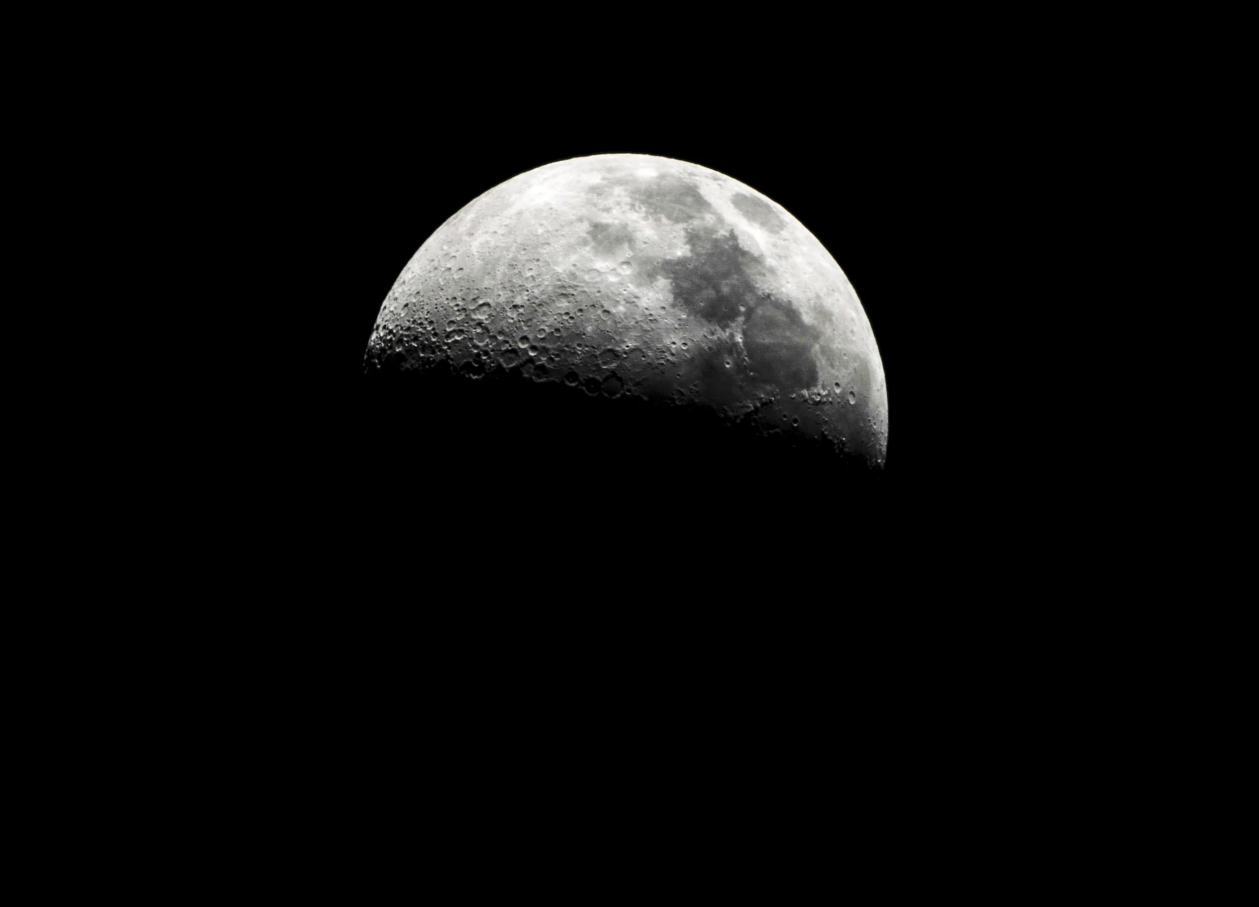 10 waxing crescent d300 leica scaled