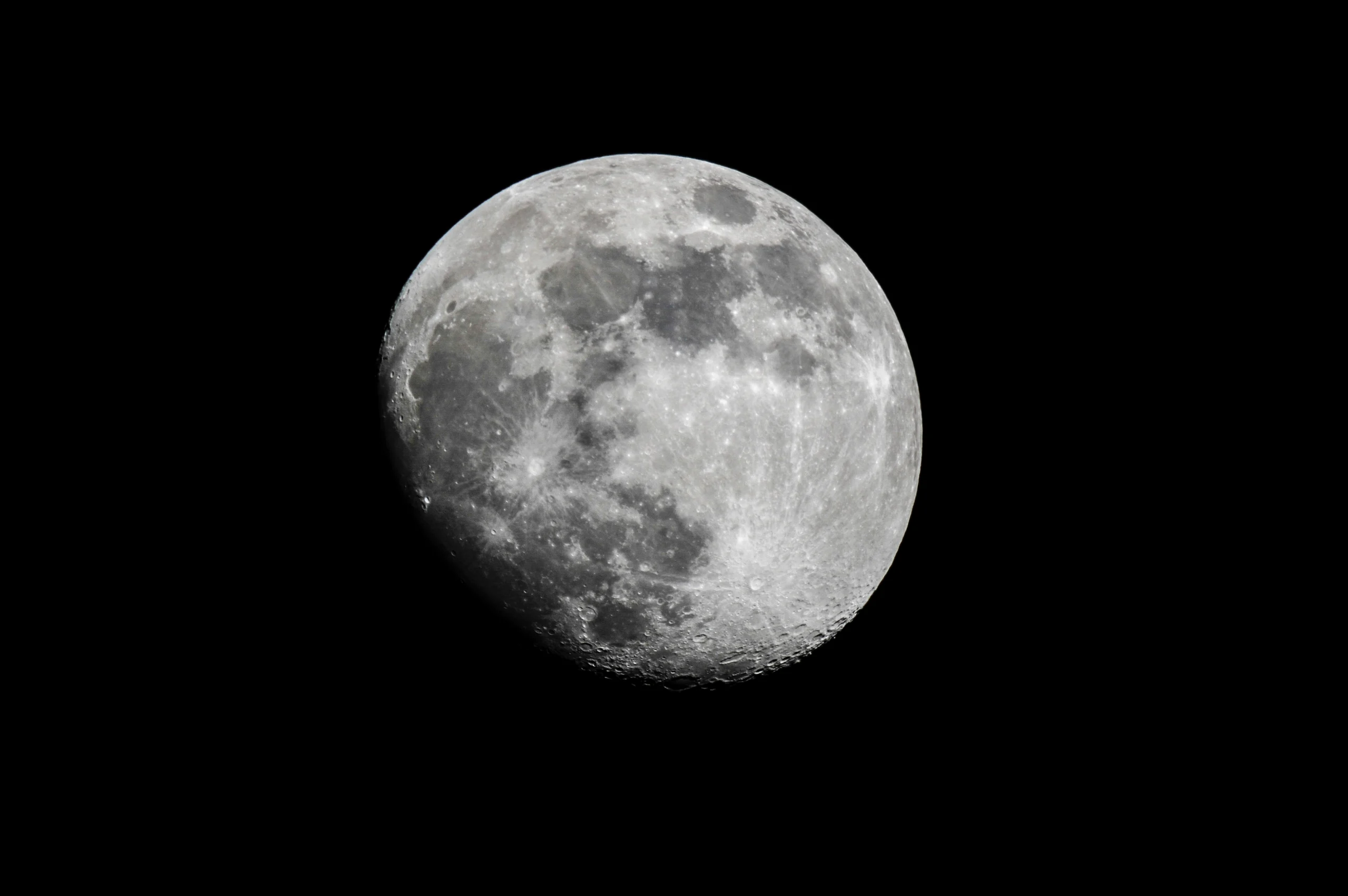 12d waxing gibbous d300 leica 4 days before full scaled