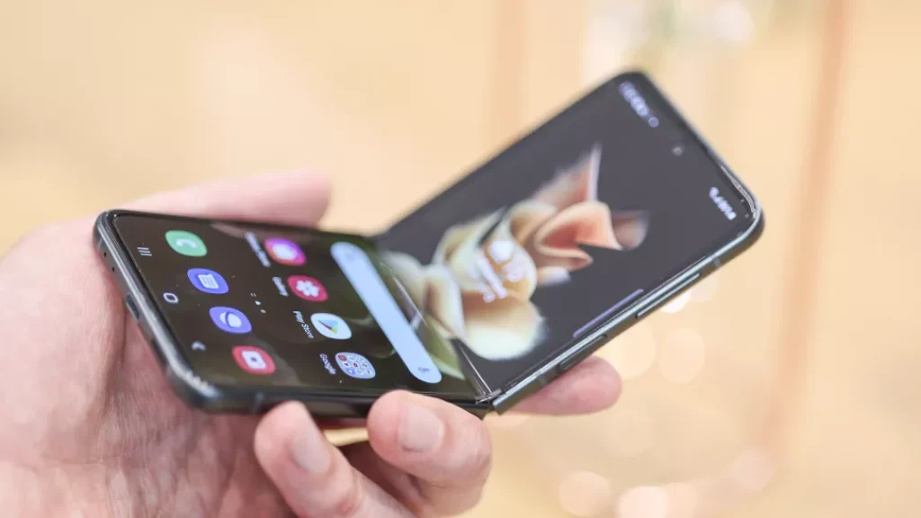 Samsung Z Fold 4 کوچکتر و مربع خواهد بود