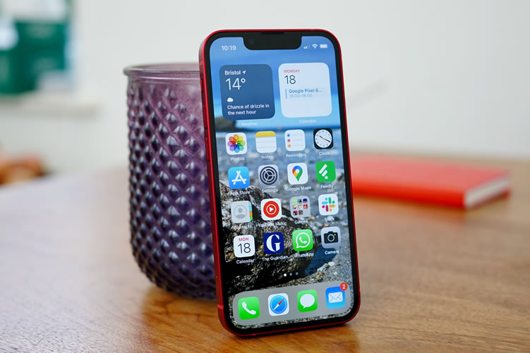 iphone 13 mini review front