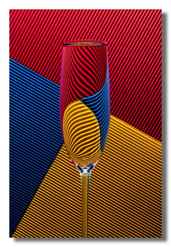 ایده عکاسی شکست نور در لیوان آب