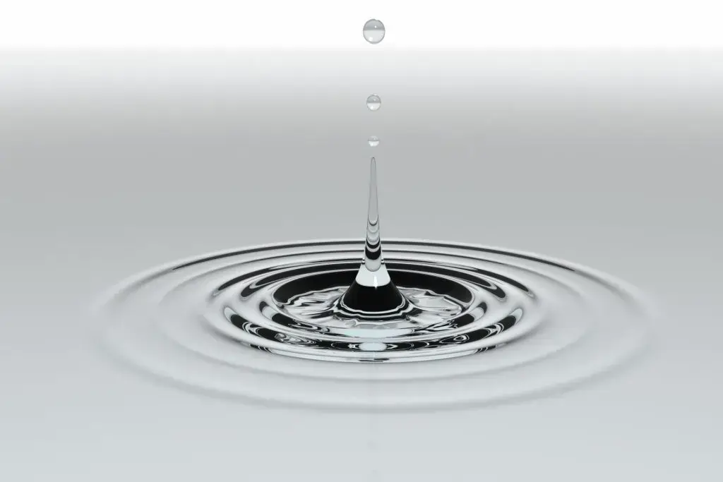 ایده عکاسی قطره آب با موجهای زیبا