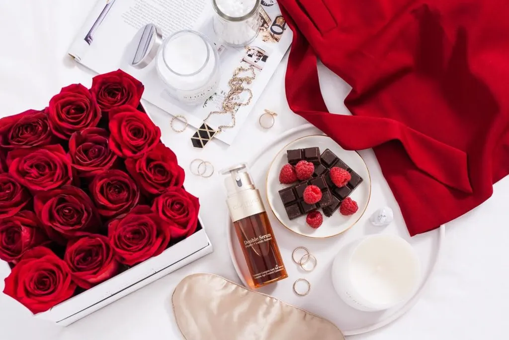 ایده عکاسی فلتلی گل رز و شکلات لاکچری