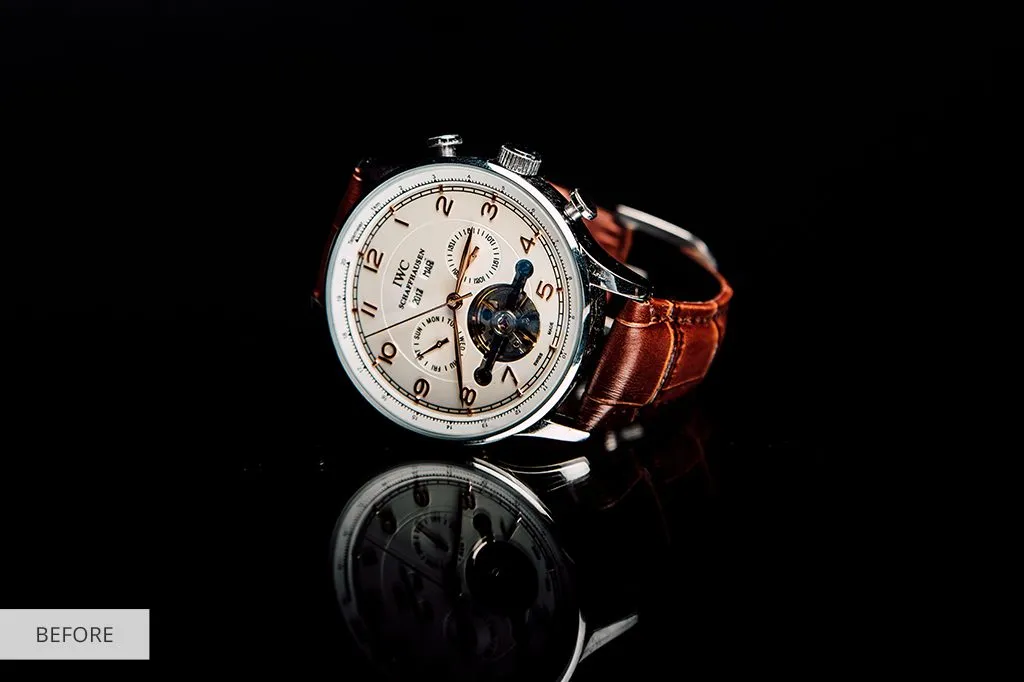 عکاسی ساده ساعت روی پسزمینه مشکی