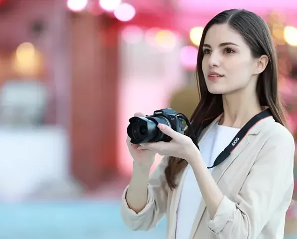 Canon EOS R100 18-45mm