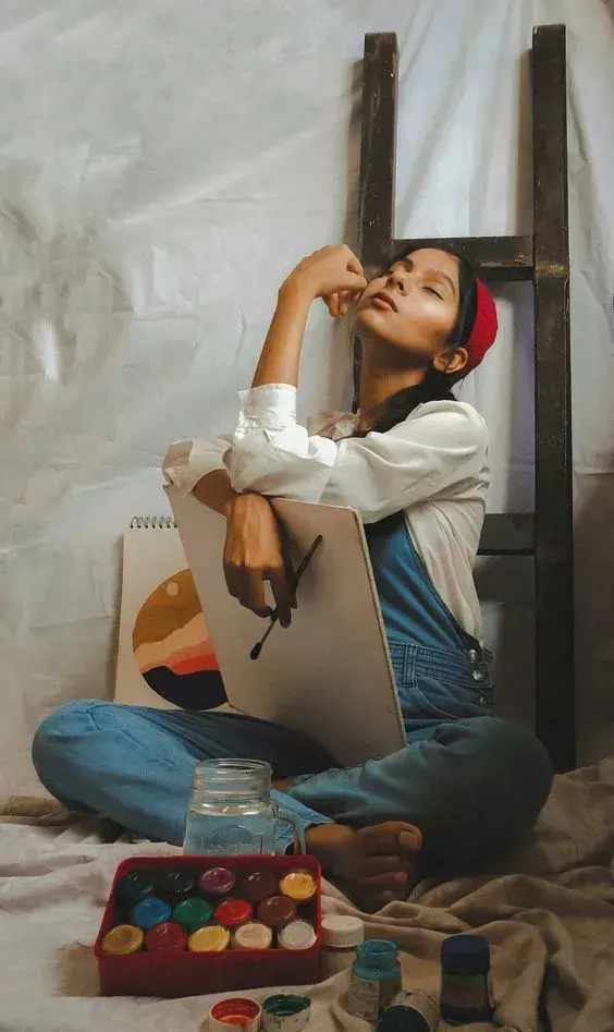 پرتره زنانه هنری با بوم و رنگ نقاشی