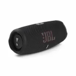 اسپیکر JBL Charge 5 مشکی از زاویه مورب با لوگوی JBL