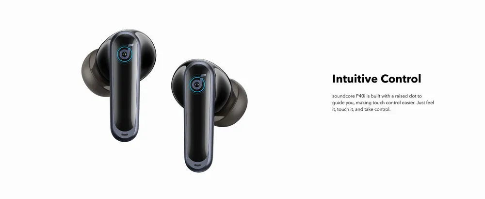 نمای نزدیک از ایربادز Anker Soundcore P40i با نقطه برجسته برای کنترل لمسی آسان