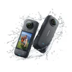 تصویر دوربین ضدآب Insta360 X4 در حال پاشیدن آب