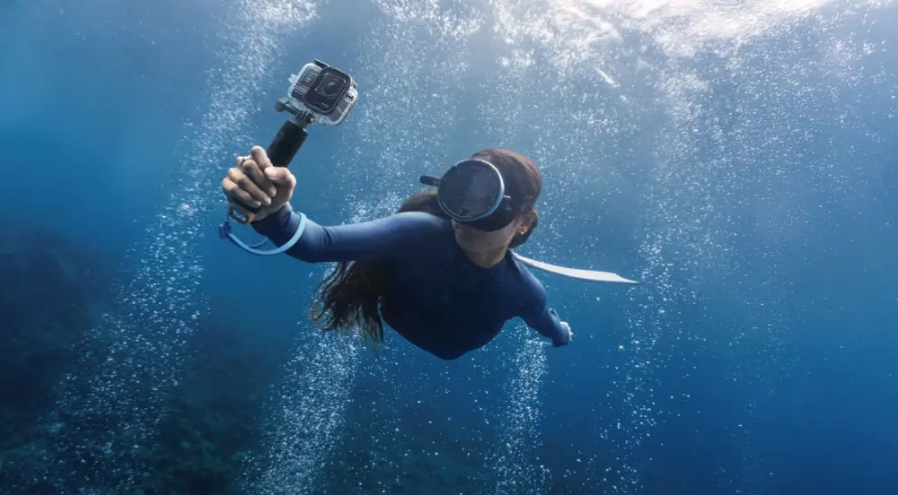 فیلمبرداری زیر آب با دوربین Insta360 Ace Pro 2