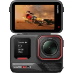 دوربین Insta360 Ace Pro 2 با نمایشگر لمسی باز شده
