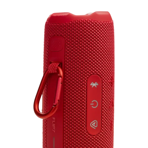 اسپیکر JBL Flip 7 قرمز ایستاده با بند قفل‌دار و دکمه‌ها