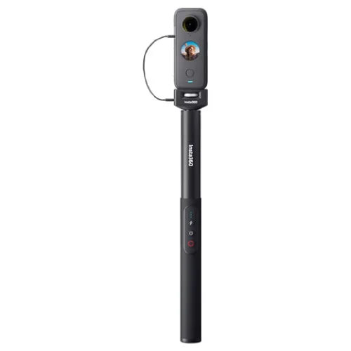 مونوپاد شارژی Insta360 همراه با دوربین متصل شده