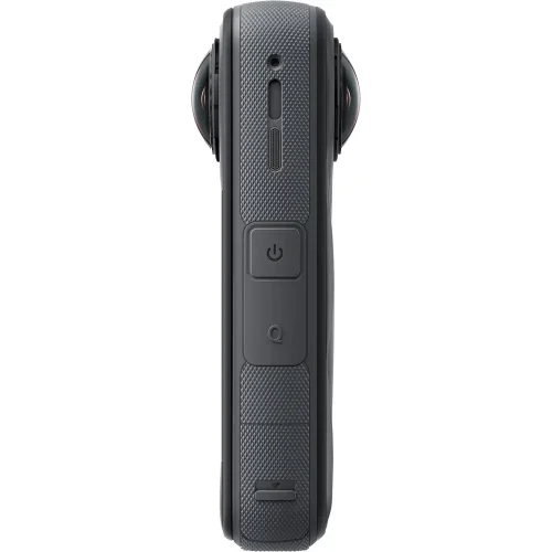نمای جانبی دوربین Insta360 X5 با دکمه‌های کنترل