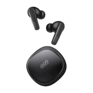 هندزفری بی‌سیم QCY T13 X مشکی با ایربادهای بیرون از کیس شارژ برای نمایش طراحی ارگونومیک