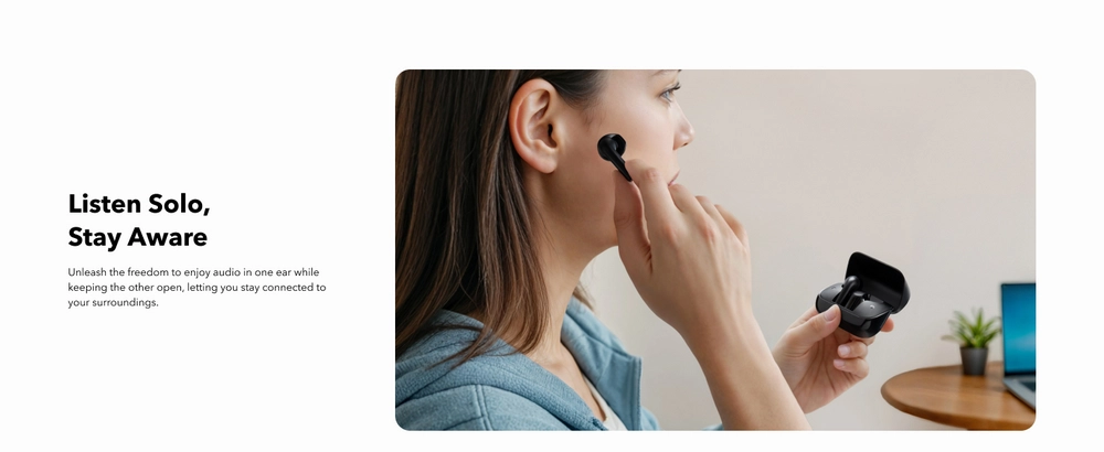 ایرباد بیسیم انکر مدل Soundcore K20i A3994 در حال استفاده به صورت تکی در گوش کاربر