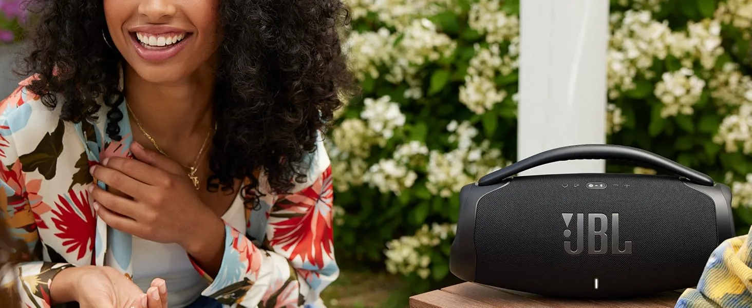 اسپیکر JBL Boombox 3 در فضای باز و مهمانی دوستانه