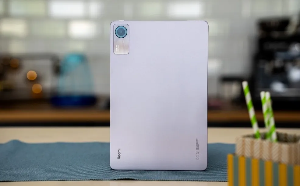 تبلت شیائومی Redmi Pad SE رنگ یاسی – نمای پشتی با دوربین تکی