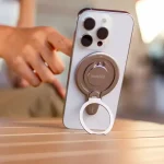 گیره مغناطیسی Insta360 نصب‌شده روی گوشی