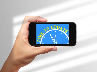 گوشی با نوشته Time to Update؛ آپدیت اپهای آیفون