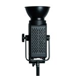نمای پشت ویدئولایت آراروکس VL200C RGB با بدنه فلزی مشبک برای تهویه بهتر، پایه نگهدارنده مقاوم و کاسه رفلکتور استاندارد مناسب نورپردازی استودیویی حرفه ای