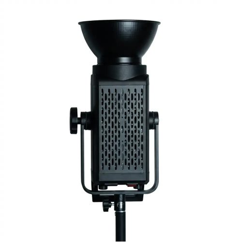 نمای پشت ویدئولایت آراروکس VL200C RGB با بدنه فلزی مشبک برای تهویه بهتر، پایه نگهدارنده مقاوم و کاسه رفلکتور استاندارد مناسب نورپردازی استودیویی حرفه ای