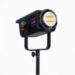 تصویر ویدئولایت آراروکس VL200C RGB با طراحی مدرن، چیپ LED قدرتمند و مانت استاندارد برای اتصال انواع سافت باکس و اکسسوری های نورپردازی حرفه ای